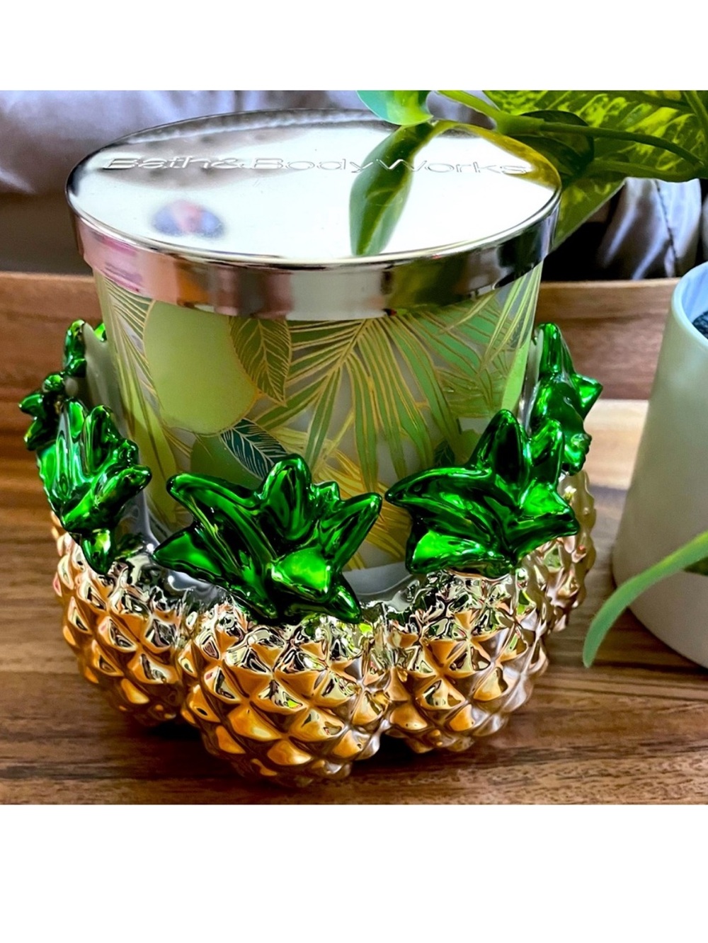 Beauty Bath & Body Works Gold & Green Ceramic Pineapple w/ Tropical Candle, NWT!
